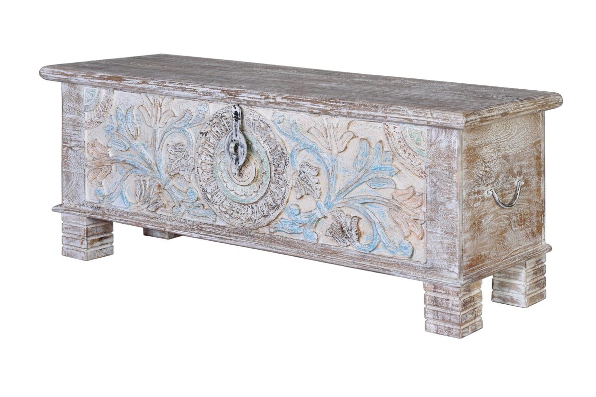 BAUL EN MADERA DE MANGO, CON DETALLES EN BRONCE. APERTURA SUPERIOR.