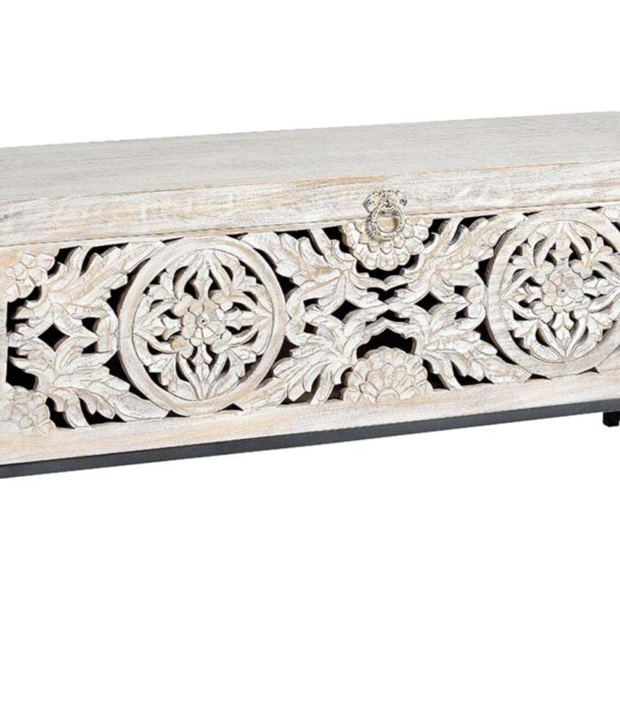 BAUL FABRICADO EN MADERA DE MANGO Y BASE DE METAL. APERTURA SUPERIOR, GRAN CAPACIDAD DE ALMACENAJE.
