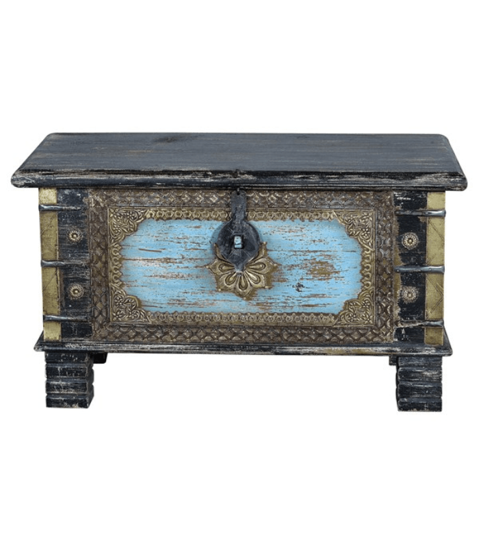 Baúl negro envejecido de madera de mango con detalles en bronce y azul