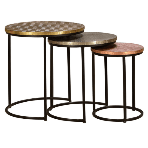 Set de 3 mesas nido de metal con tapas en bronce, cobre y latón y base negra