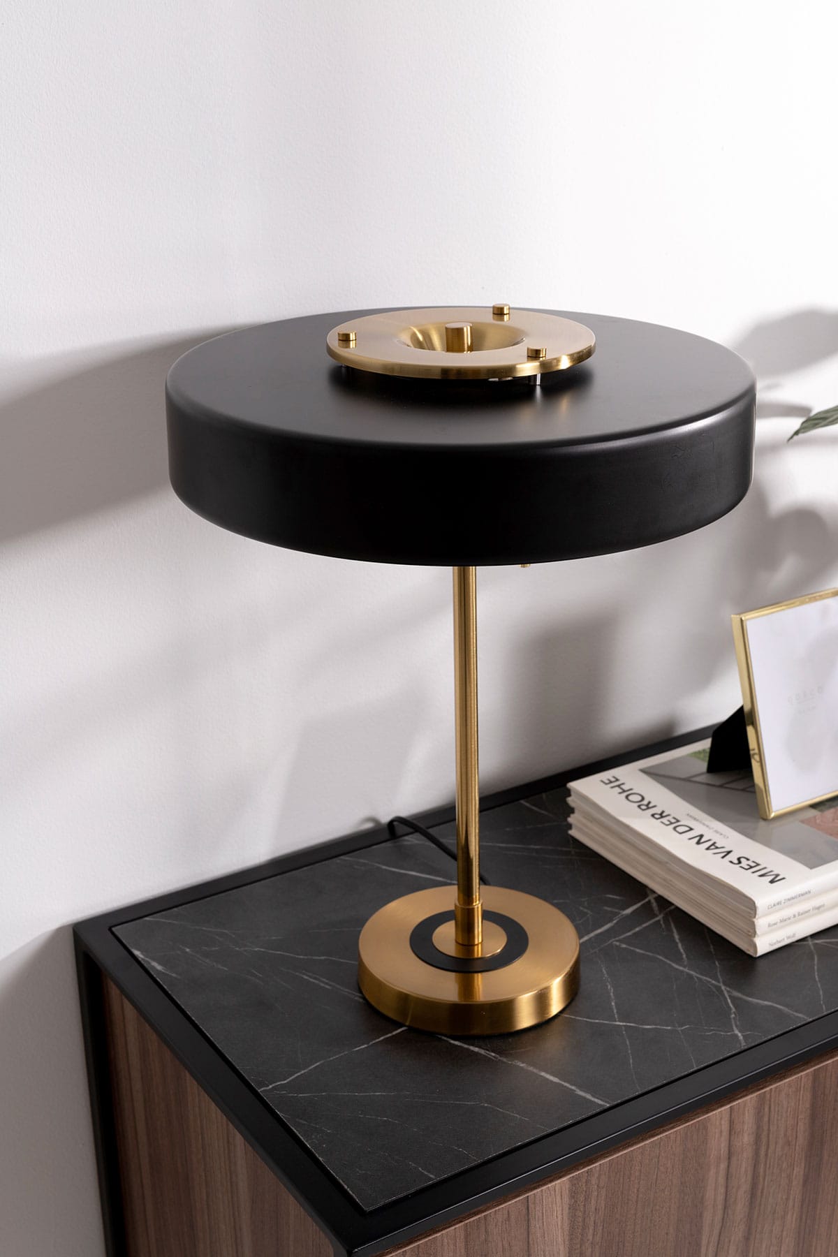 11161_13.jpg LÁMPARA ESCRITORIO 42x35 CM, PANTALLA NEGRO MATE, PIE DORADO - Imagen 1