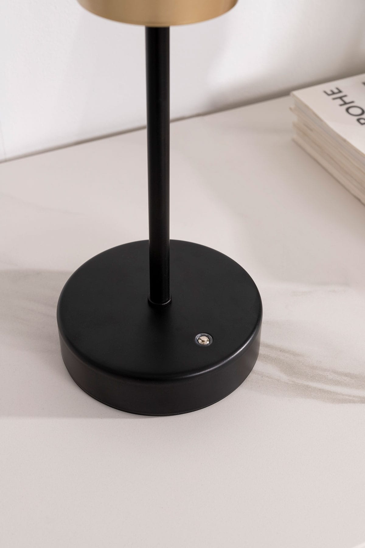 11164_13.jpg LÁMPARA PORTATIL POUL DORADO Y NEGRO. 31x17 CM - Imagen 1